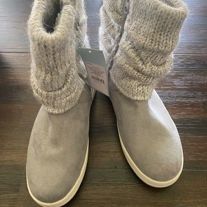 Girls size 4 cat & Jack boots